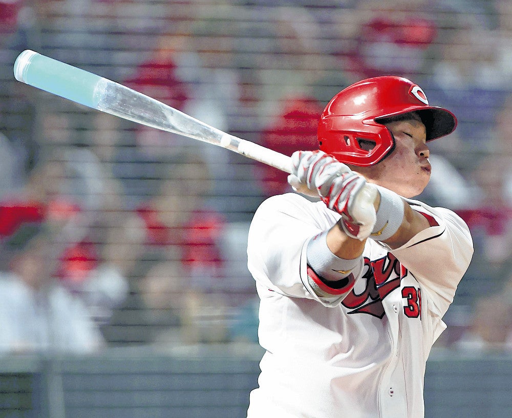 カープの坂倉・末包が「水バット」導入、そろってソロ本塁打…坂倉