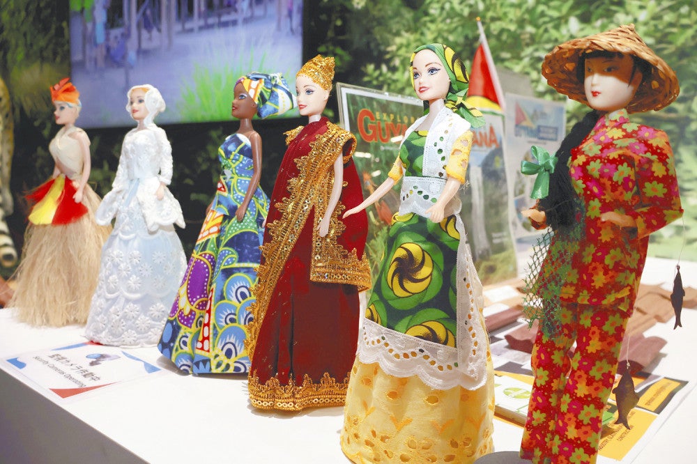 大阪万博:多様な民族衣装、互いを受け入れ尊重…ガイアナ : 読売新聞