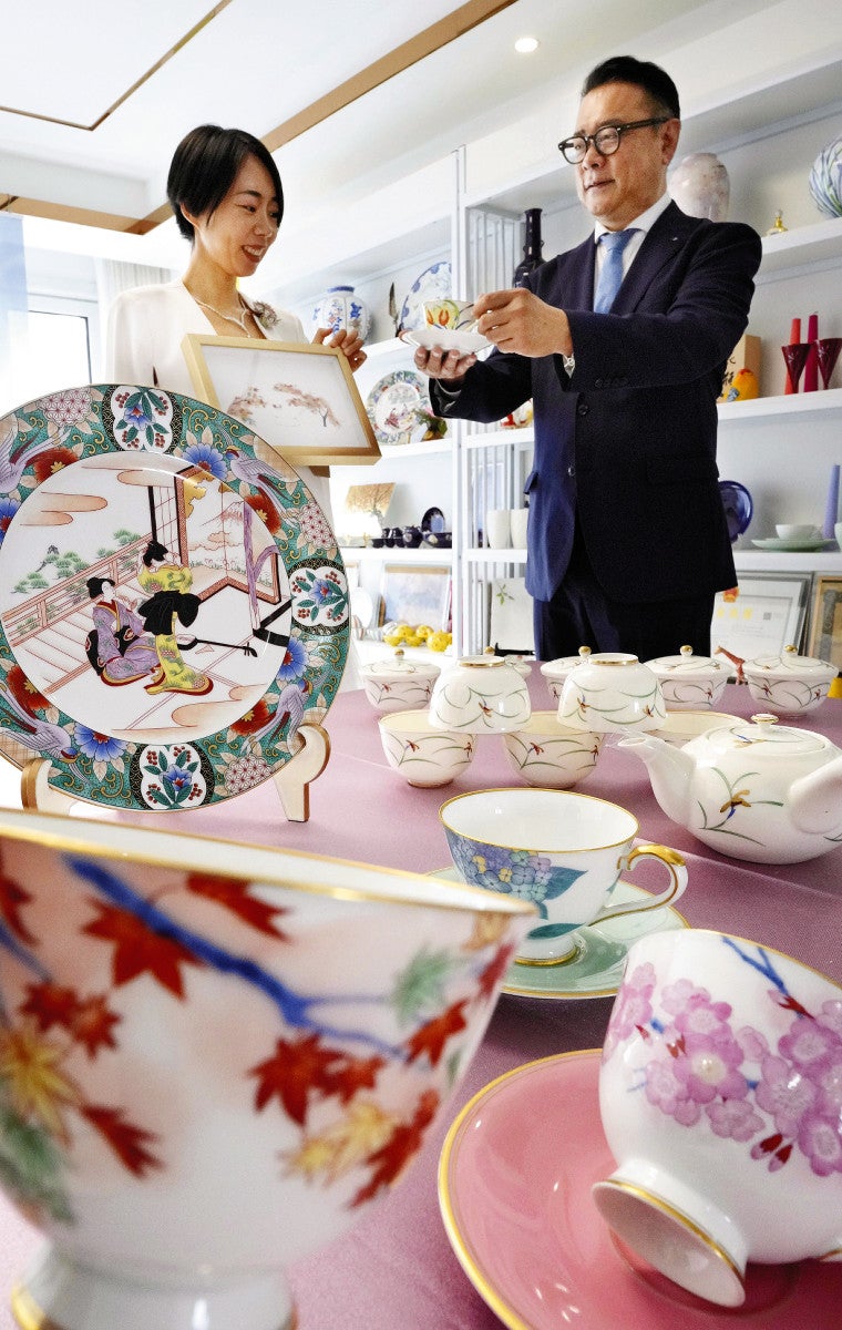 香蘭社の有田焼、知名度高まる中国で模倣品が出回るので…「攻めの姿勢