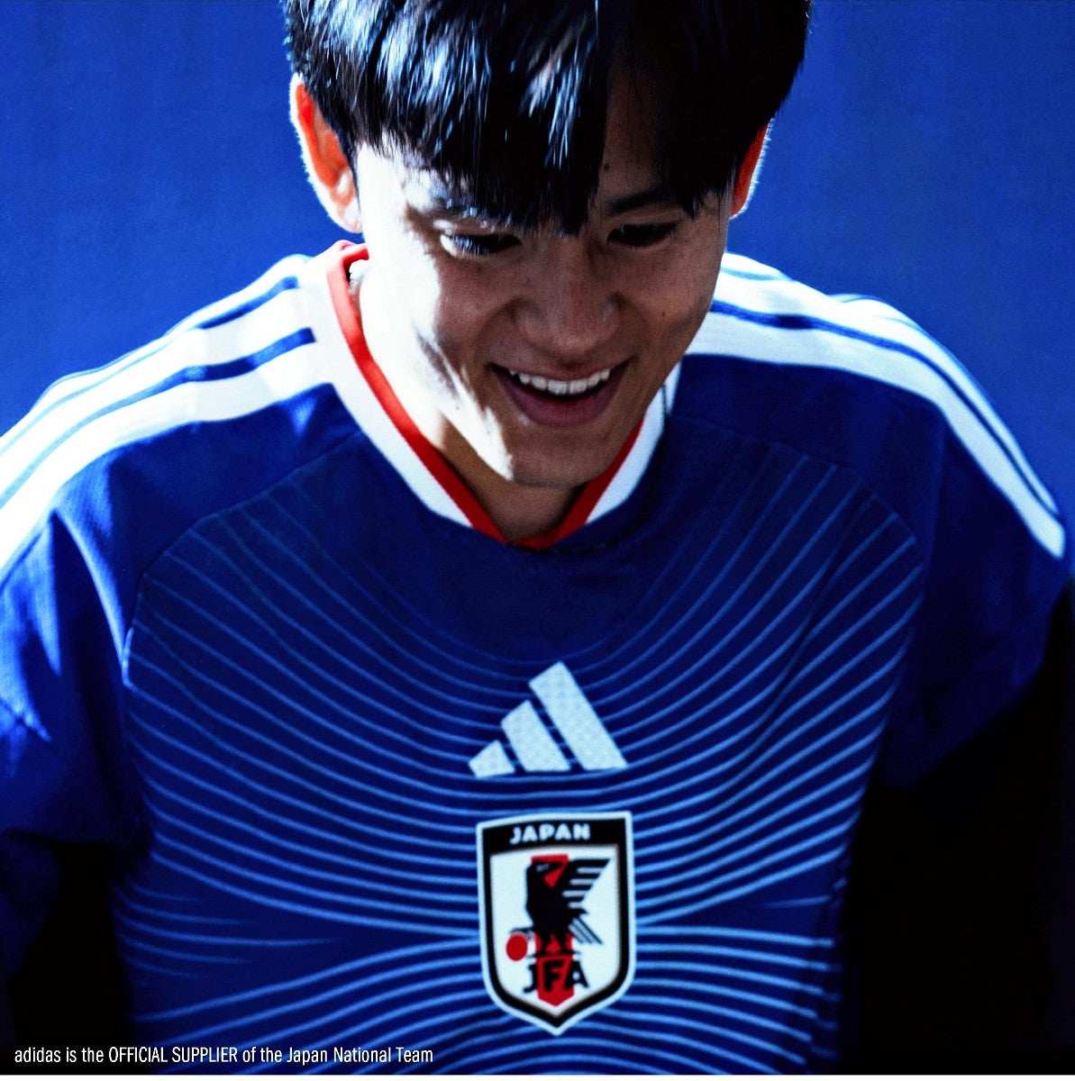 サッカー日本代表の新ユニホーム、テーマは「水平線」…久保建英「渋さ