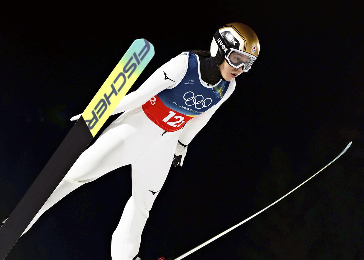 オリンピック :ジャンプ混合団体、日本初のメダル…小林陵侑「一番