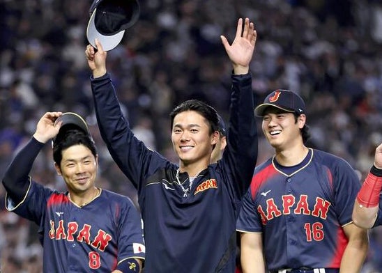WBC:「勝ったんだ」「すごい！」侍ジャパンWBC優勝の号外、ファンら