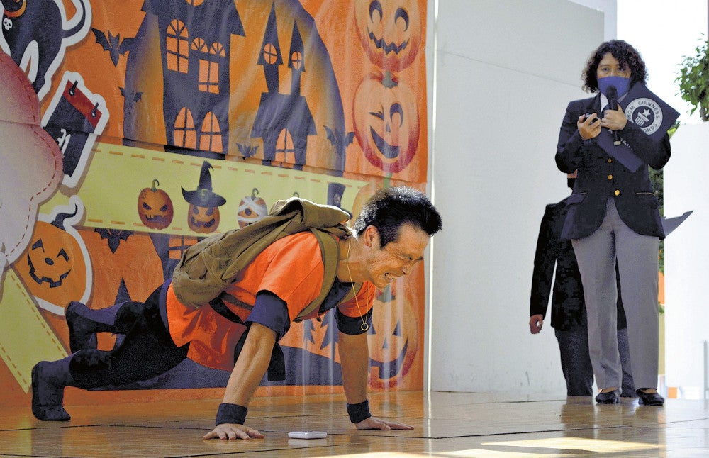 悟空に憧れ週6日の筋トレ、42歳会社員が腕立てギネス世界記録樹立