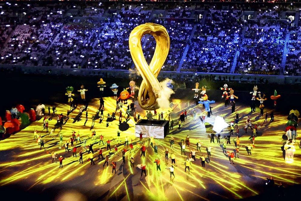 開会式のテーマは「距離を縮めよう」、過去大会のマスコットも登場し