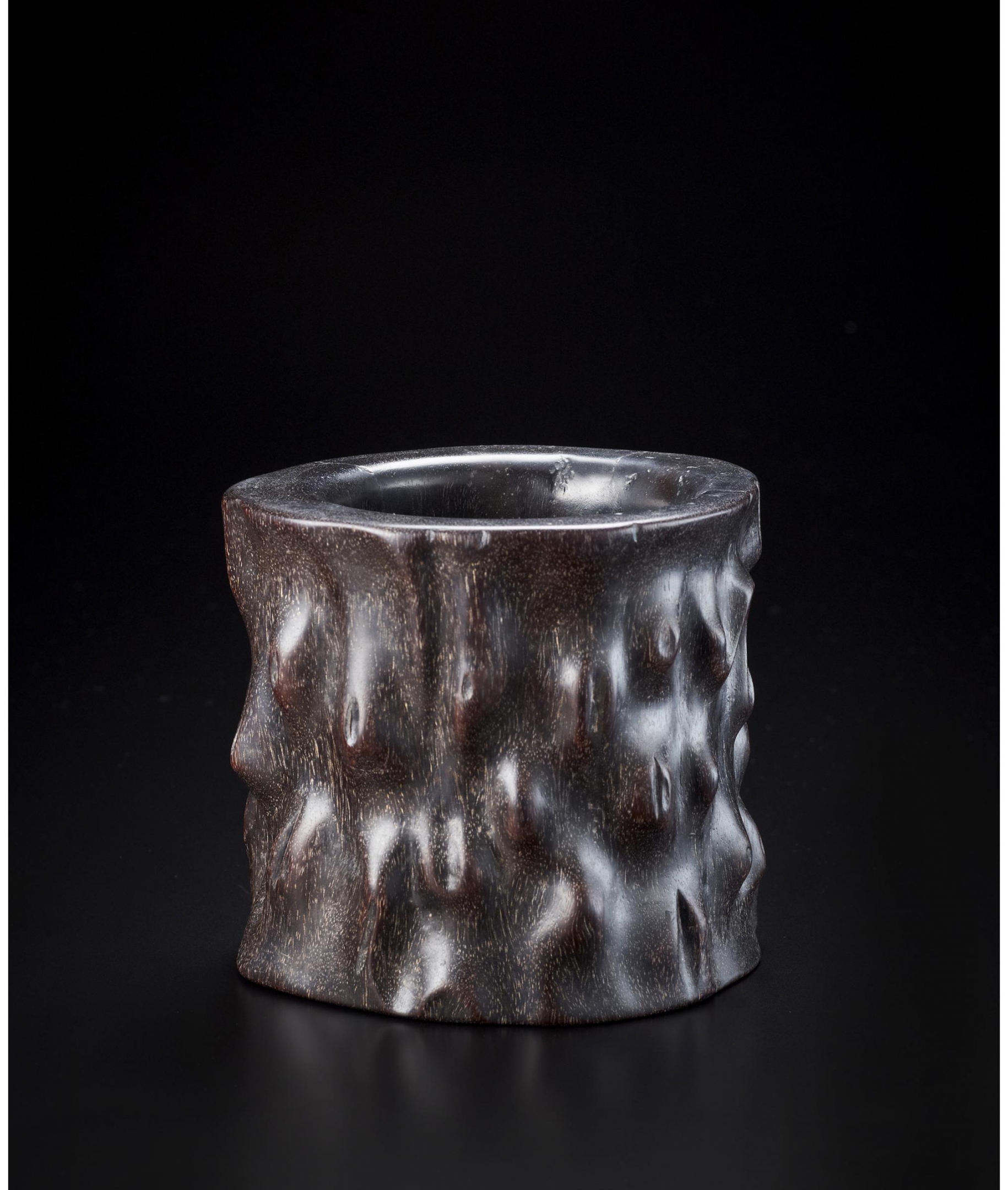 十九世紀紫檀筆筒-宇珍國際藝術| Yu Jen Taipei重要中國瓷雜工藝精品