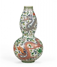 五彩穿花龍紋葫蘆瓶-宇珍國際藝術| Yu Jen Taipei重要中國瓷雜工藝精品