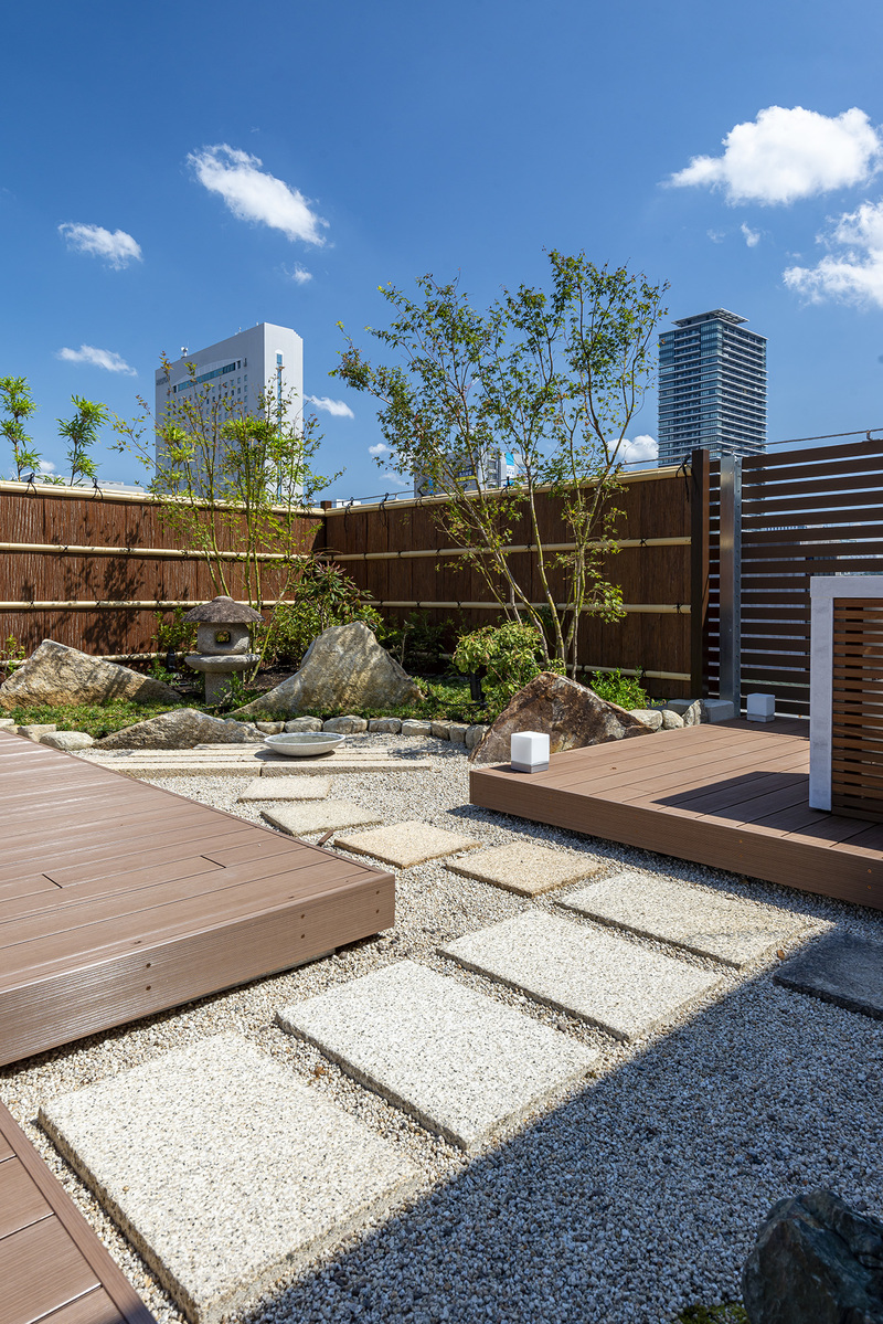 ベトナム産クワンストーン板石 錆 五面ノミギリ仕上げ | 造園資材館