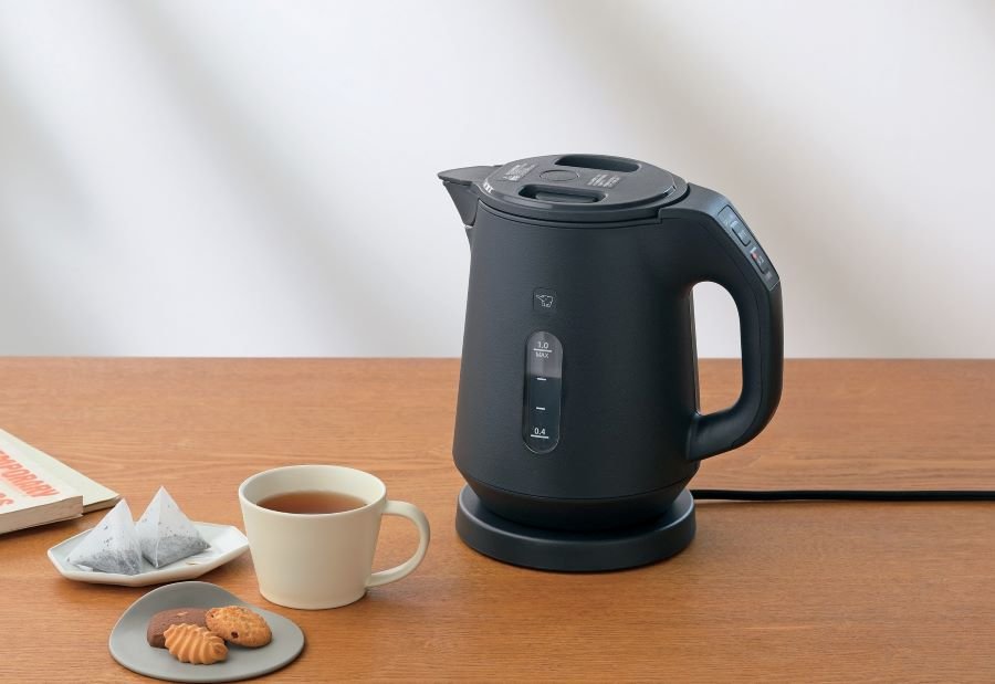 6つの安全設計に加え、「1時間保温」機能と清潔性に配慮した「注ぎ口