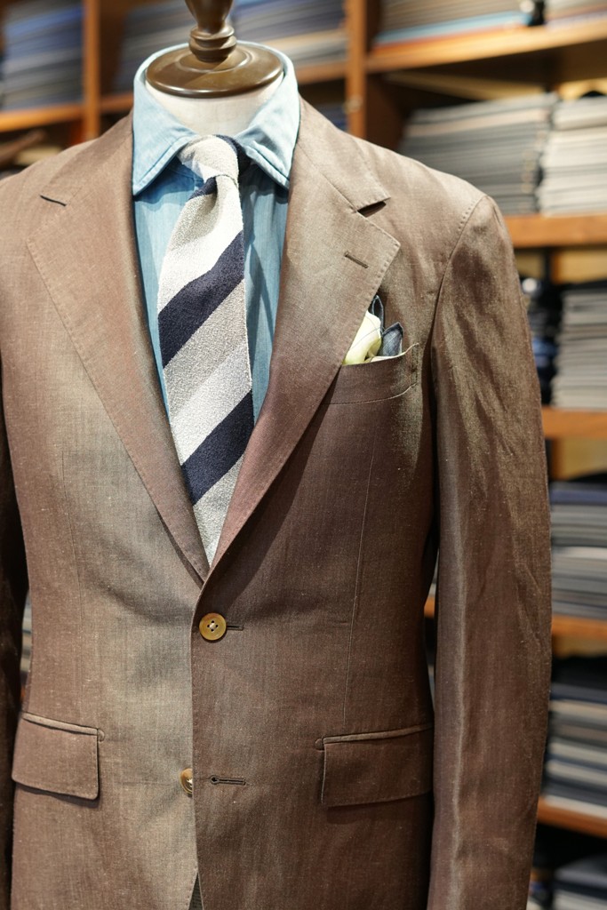 三者混スーツでこれだけ色気が出せるのは流石デルフィノです