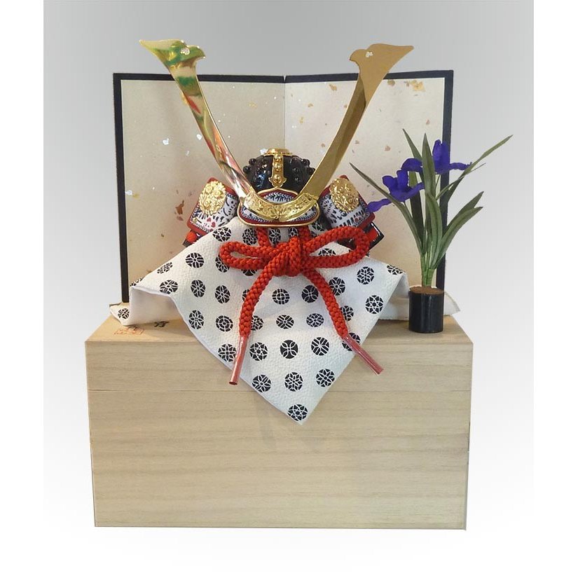 ミニ兜飾り＞暁山作長鍬形豆兜桐箱セット/超コンパクトサイズの兜です。