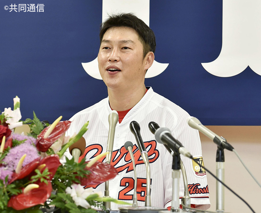 広島・新井貴浩、今季限りの引退を発表。「不器用」で「三流」が大成
