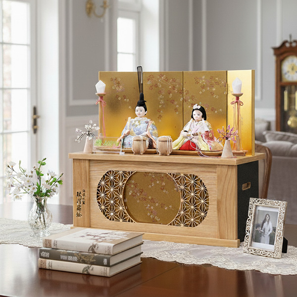 木目込み雛＞東玉工房ゆかり作 遊彩親王 駿河蒔絵白木収納飾り