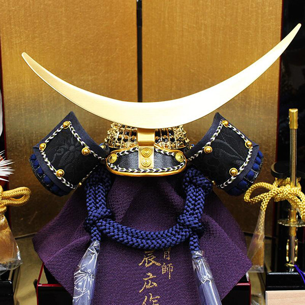 甲冑師 辰広作 1/6 伊達政宗公之兜 紅溜塗収納飾り