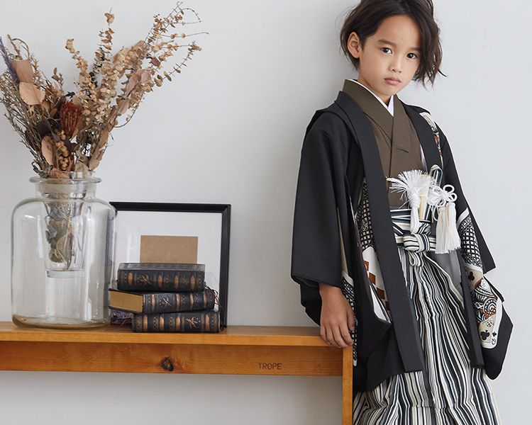 七五三 着物 3歳 男の子 被布セット 「水色 兜、市松に宝尽くし」 三歳