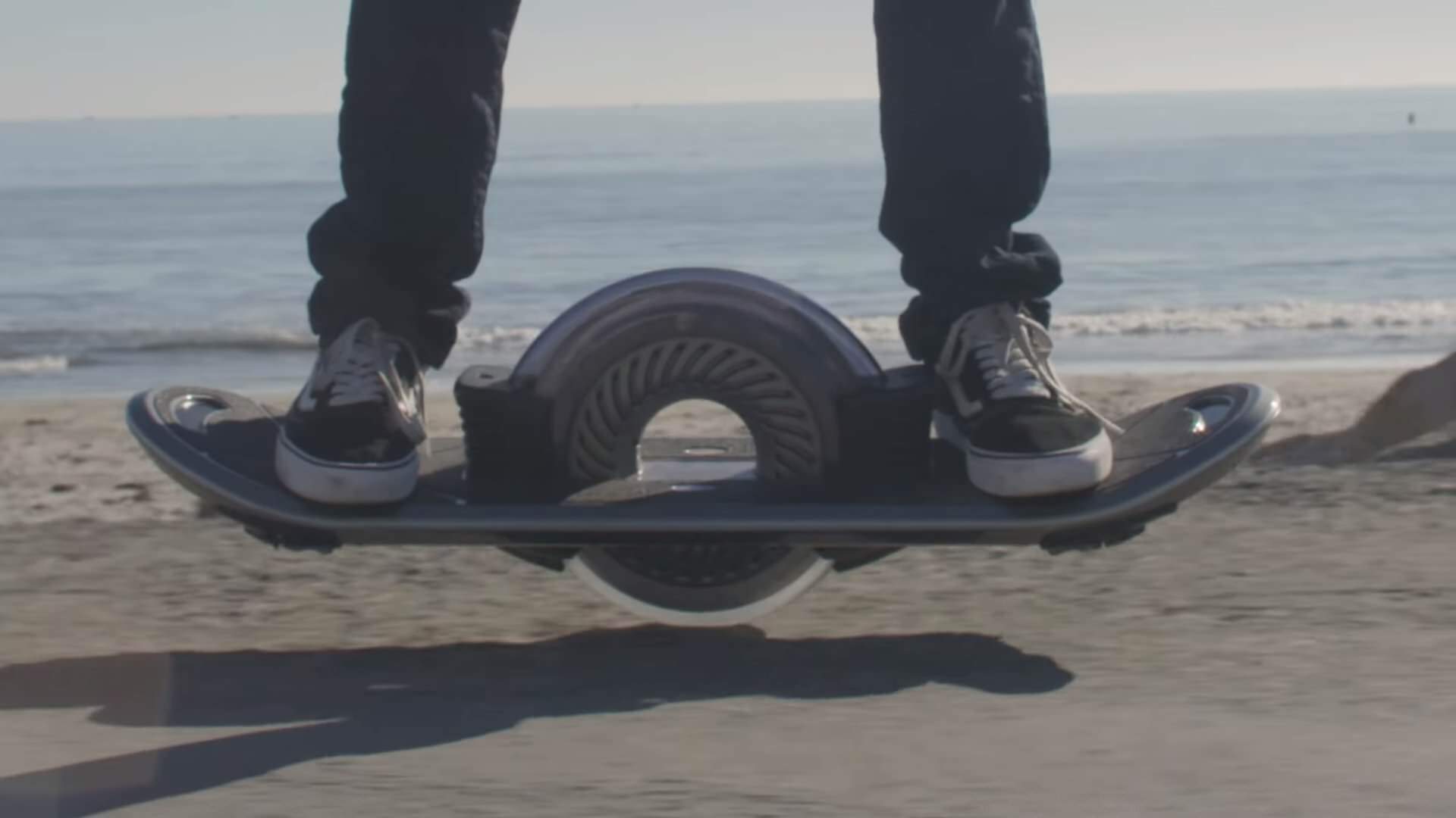 一輪で自走できるスケートボードHoverboard - キセノンテンター
