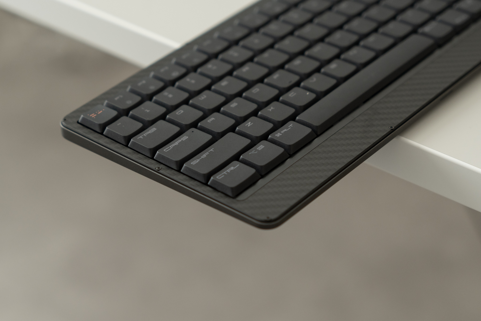 Lofree Edge レビュー：ガスケットマウントを搭載した超薄型＆軽量