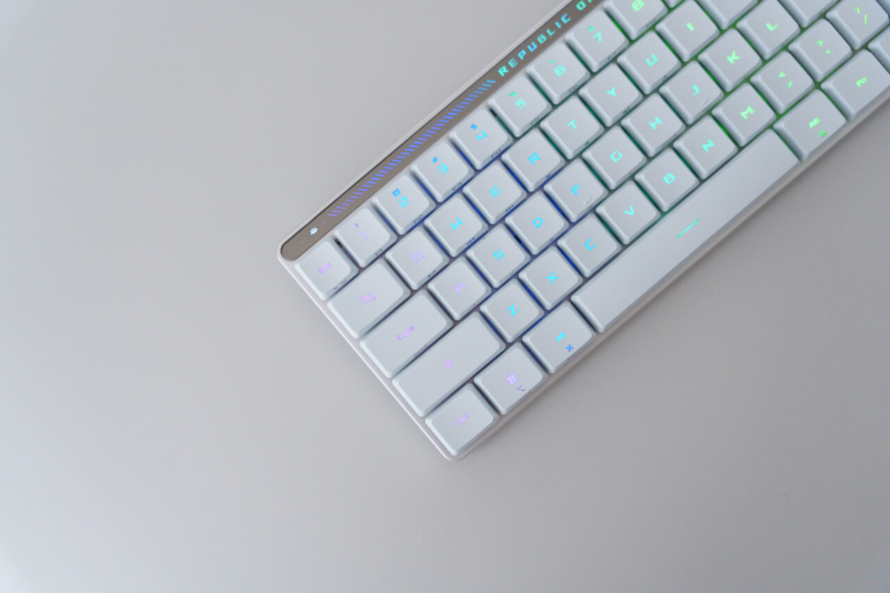 ROG Falchion RX Low Profile レビュー：滑らかな打鍵感、ミニマルで多