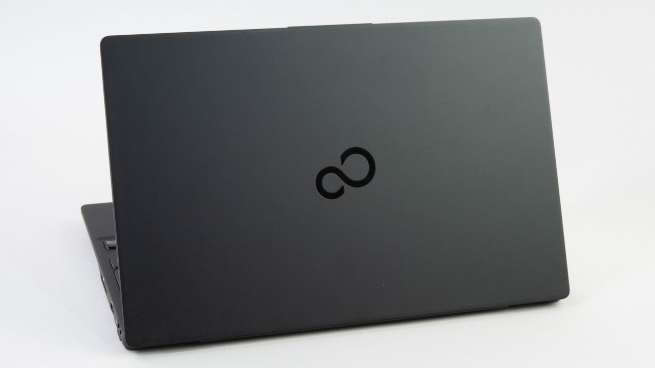 わずか634gの13.3インチノートPC、「LIFEBOOK UH-X／E3」をレビュー