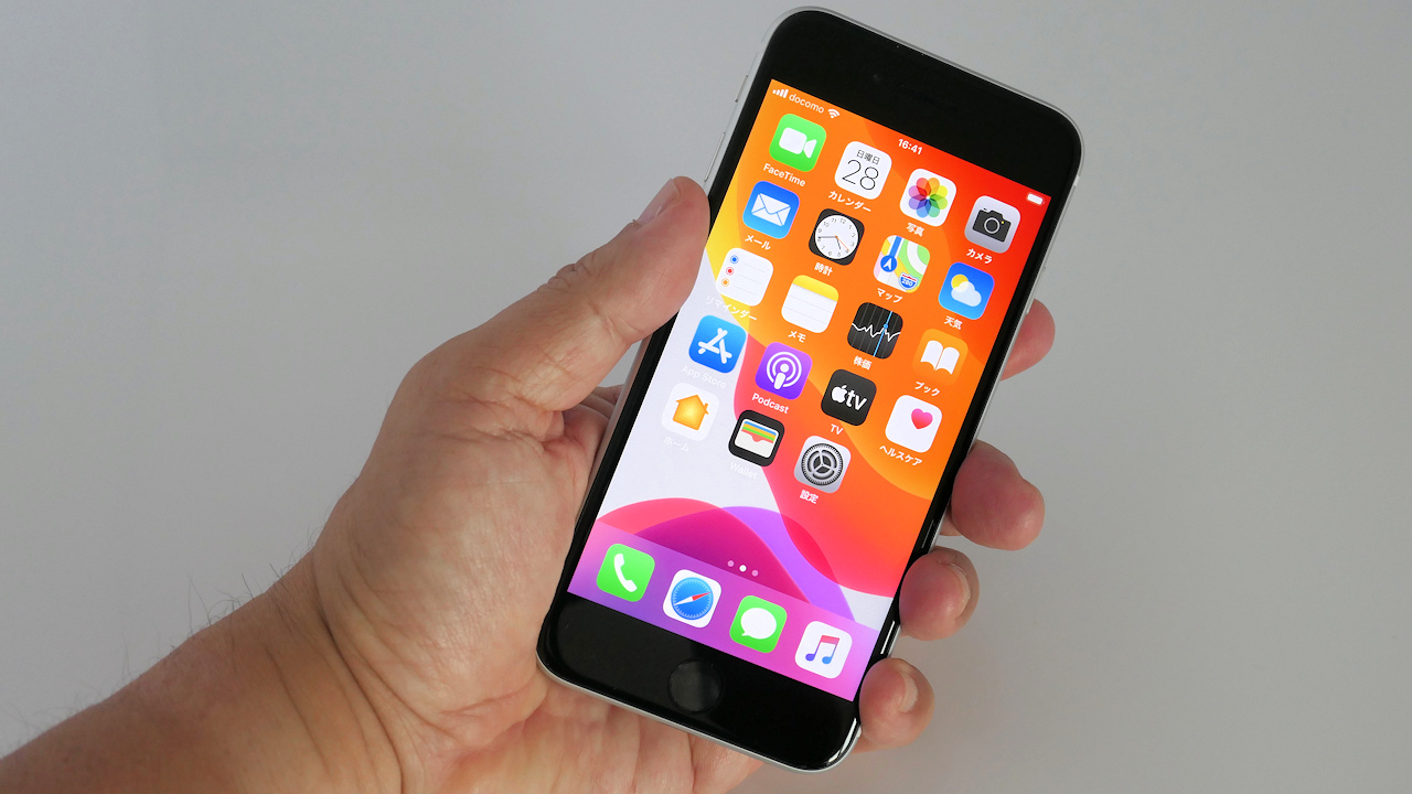 第2世代のiPhone SE、買って満足できるのはこんな人 | 日経クロス