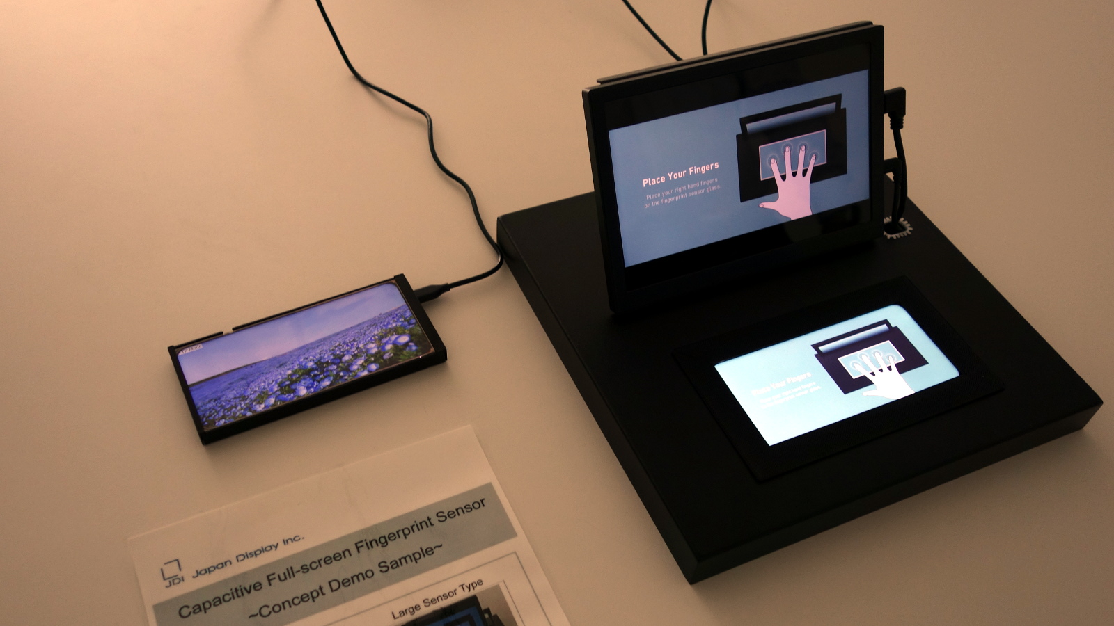 画面触れば認証完了、次世代ディスプレーは丸ごと指紋センサー | 日経