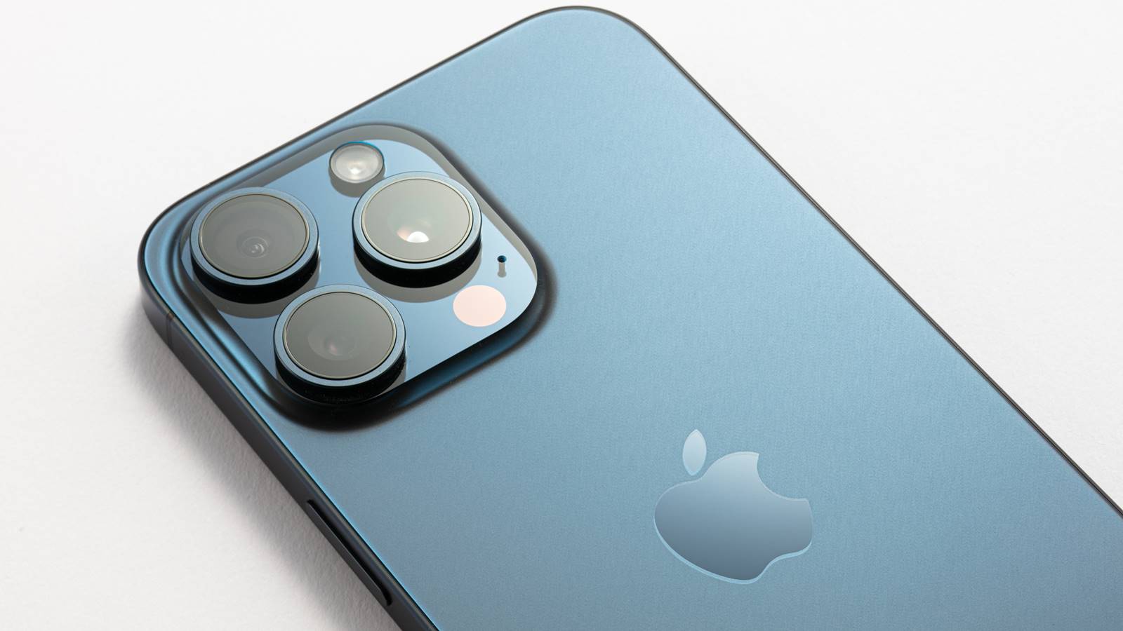 iPhone 15 Pro Maxを自腹購入、USB-Cの利便性やカメラ機能の実力を