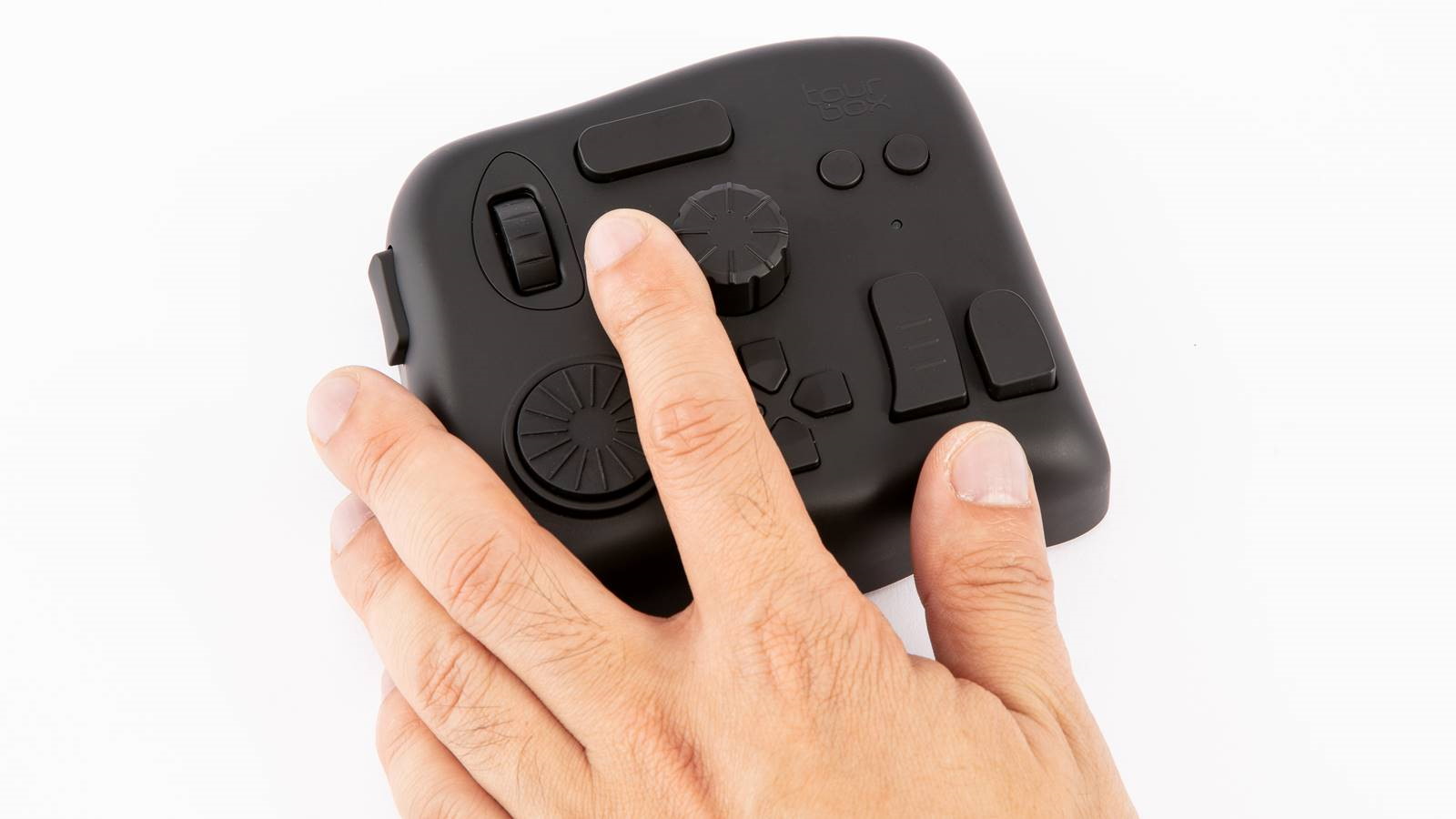 多機能操作デバイス「TourBox Elite」、画像・動画編集の作業で手放せ