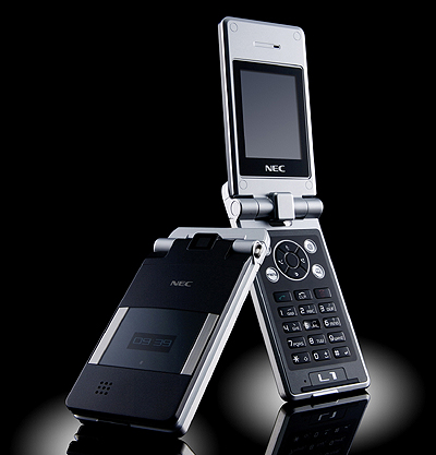 NECが厚さ11.9mmの薄型折りたたみ携帯電話機を発表 | 日経クロステック