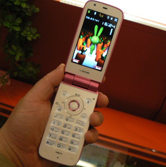 Nのケータイも変わってきたと感じてほしい」，NECがN904iの体感