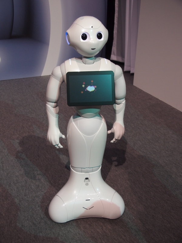 ソフトバンク、家庭向けの人型ロボット「Pepper」を2015年2月に発売