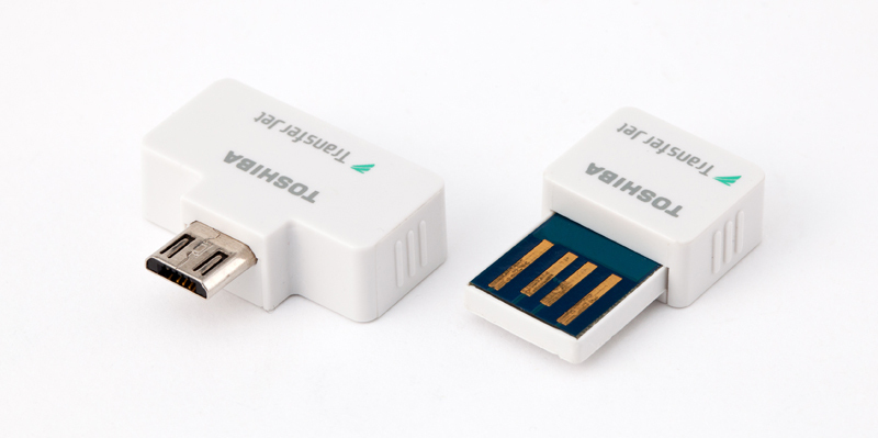 東芝がTransferJetアダプターを発表、試作機を検証 | 日経クロステック