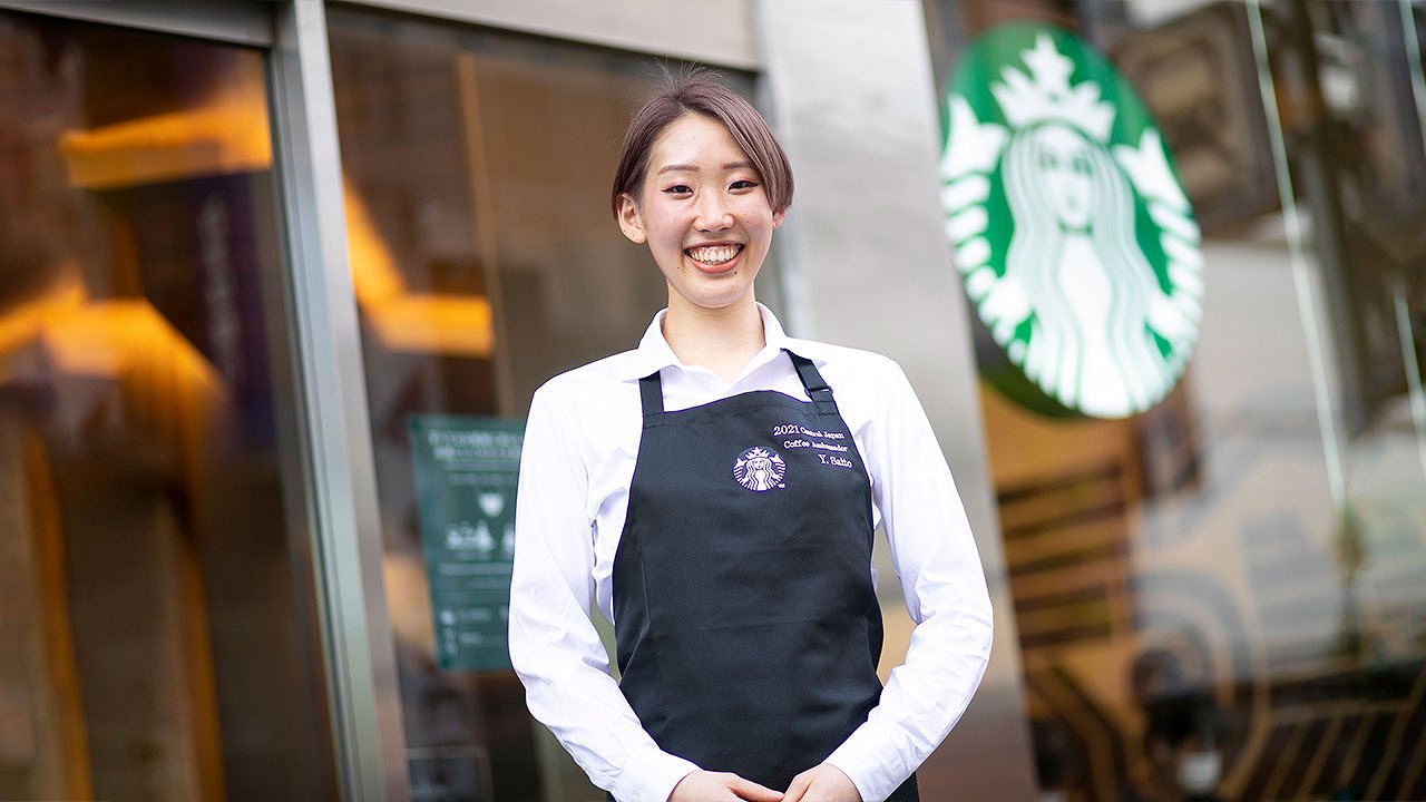 スタバ接客トップ4の社員が語る、「ブラックエプロン」の意義：日経