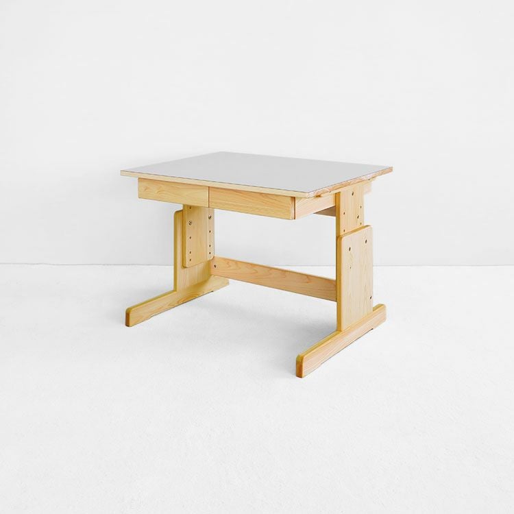 うちの子に合う机はどっち？「4本脚デスクvs2本脚デスク」 - XYLOG