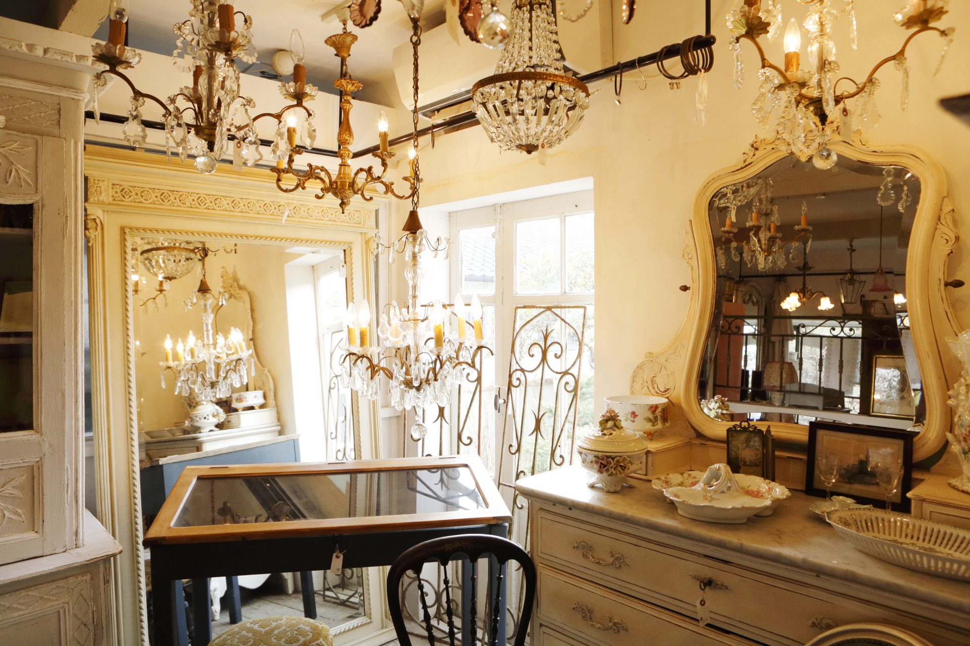 フランスアンティーク・ブロカントショップ Différence: 観光スポット