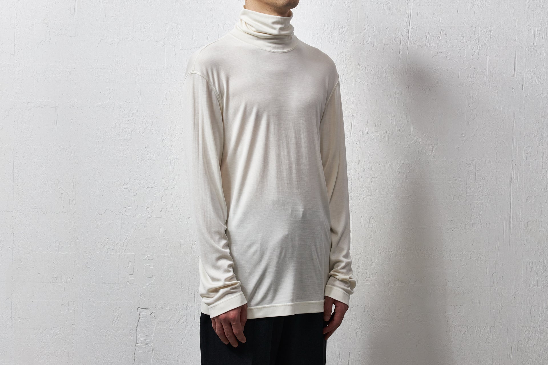 25258 / タートルネックシルクTシャツ-white – 山内