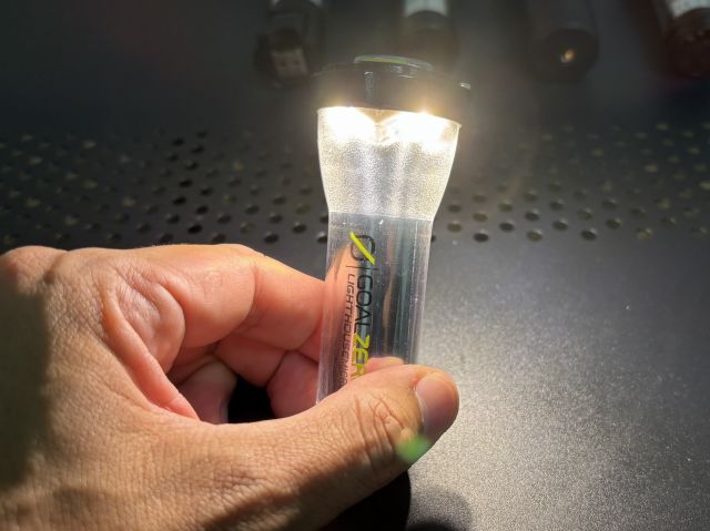 ゴールゼロ ライトハウス マイクロ “チャージ” レビュー｜フラッシュと