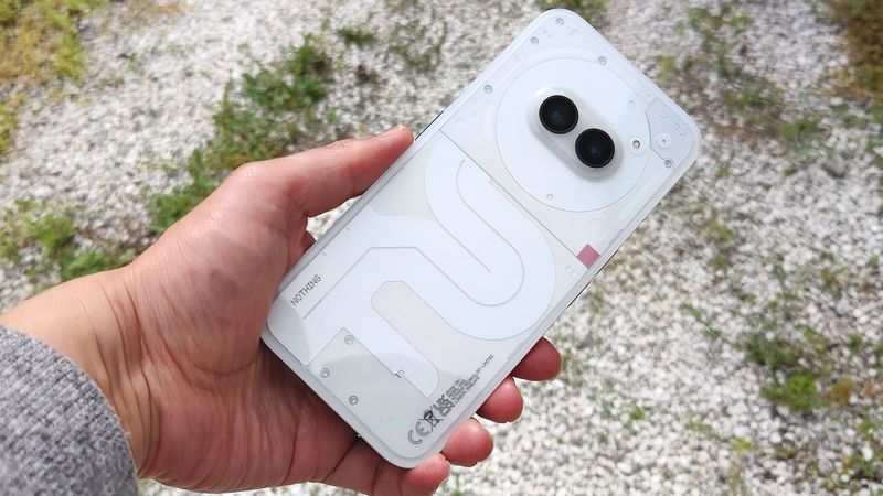Nothing Phone (2a)」実機レビュー！気合バチバチの注目ミドルスペック