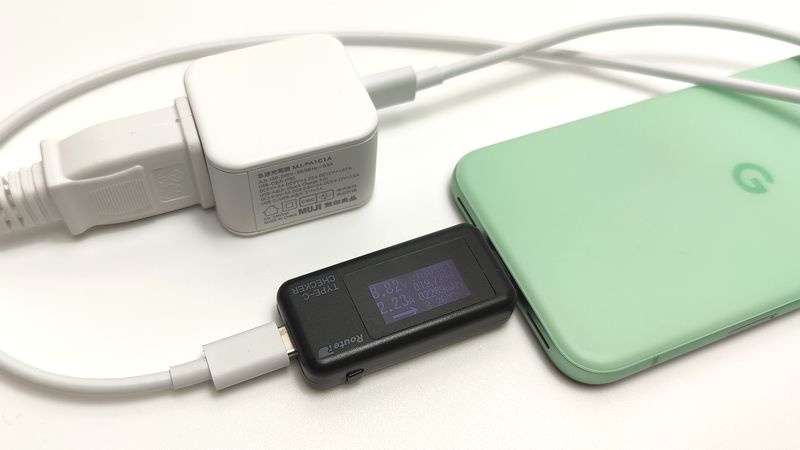 Google Pixel 8a」実機を手持ちのPD急速充電器で充電してみた！純正