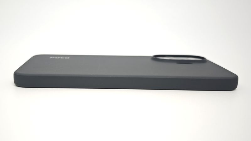 POCO F7」実機で付属品を詳しくチェック！保護ケースや保護フィルムは