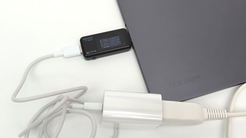 気になる！「REDMI Pad 2」実機を使って付属品を詳しく紹介！充電器や