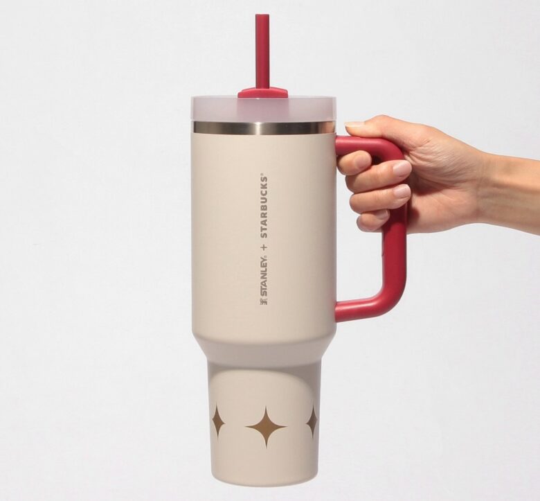 スタバのニューイヤーグッズ2026登場 干支「うま」モチーフのマグや