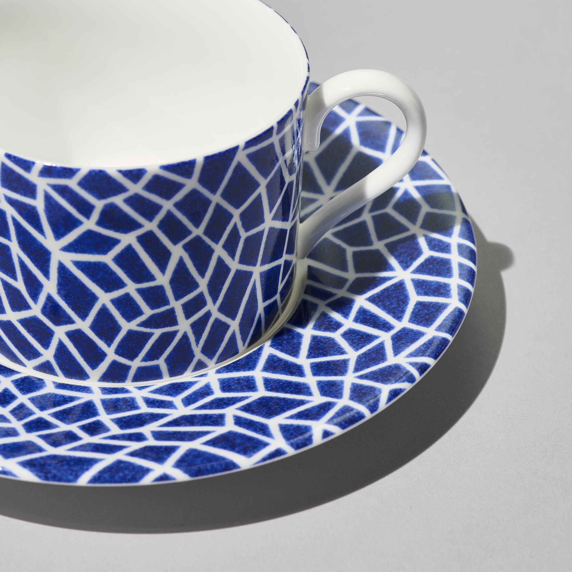 カップ＆ソーサー ブルーネッツ｜草間彌生 アートグッズ公式オンライン