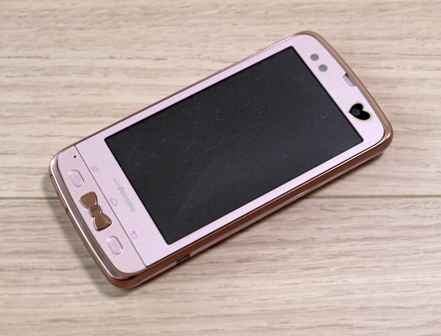 F-03D GIRLS'を入手 ARROWS Kiss F-03Dをベースにした富士通の女性向け