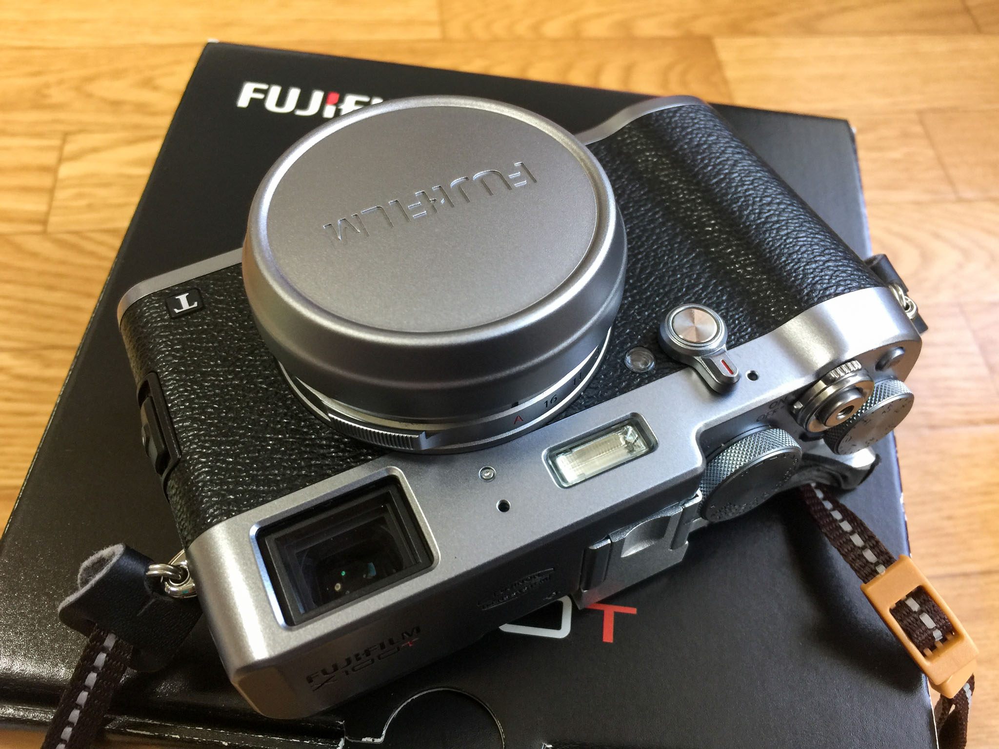 富士フイルム FUJIFILM X100T 開封の儀 - 晴れ時々ジャズ、雨のちカメラ