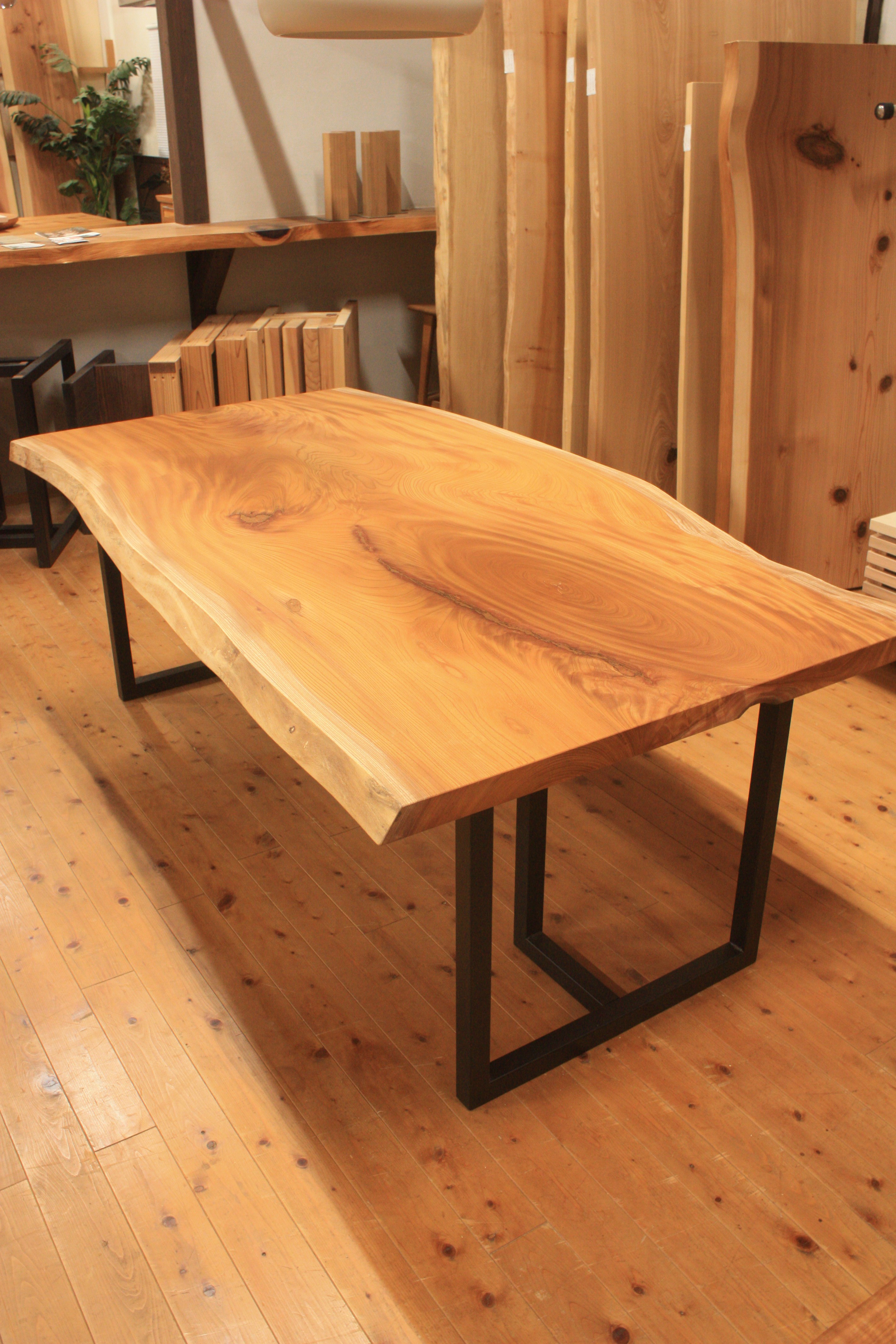 欅一枚板ダイニングテーブルkes-07dt | 一枚板テーブルと無垢