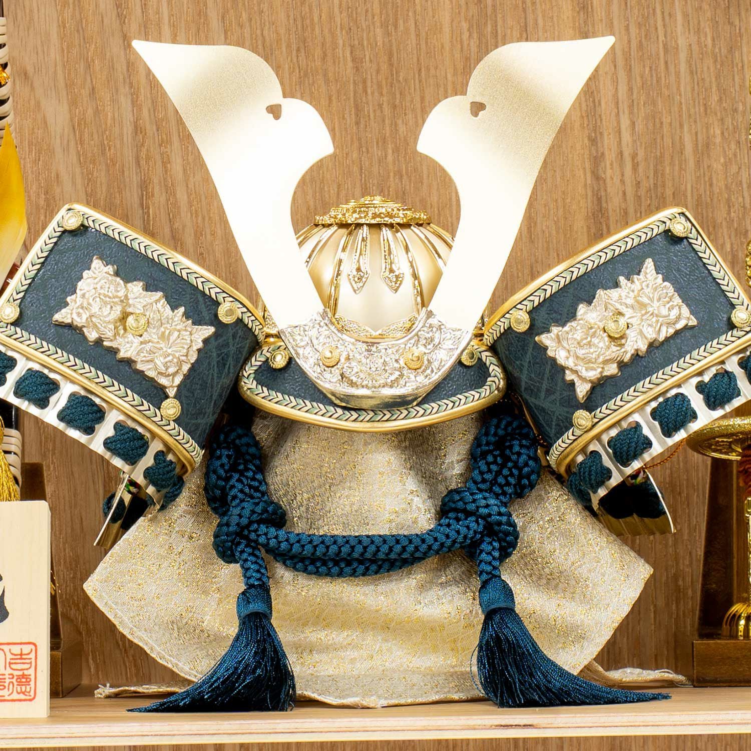 五月人形】兜5号ケース入り飾り | 雛人形（ひな人形）・五月人形の吉徳