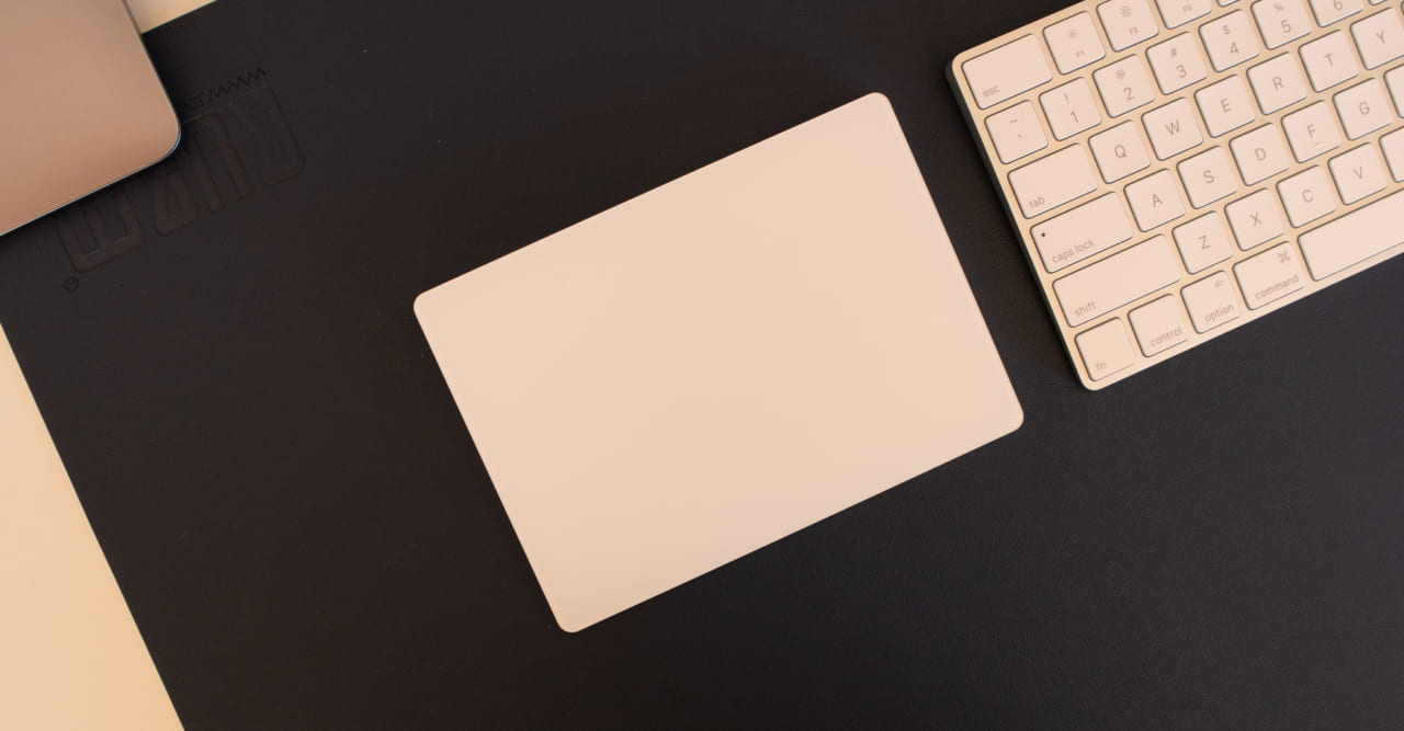 Magic Trackpad 2+Magic Keyboard 2+マウス、あと4Kディスプレイ