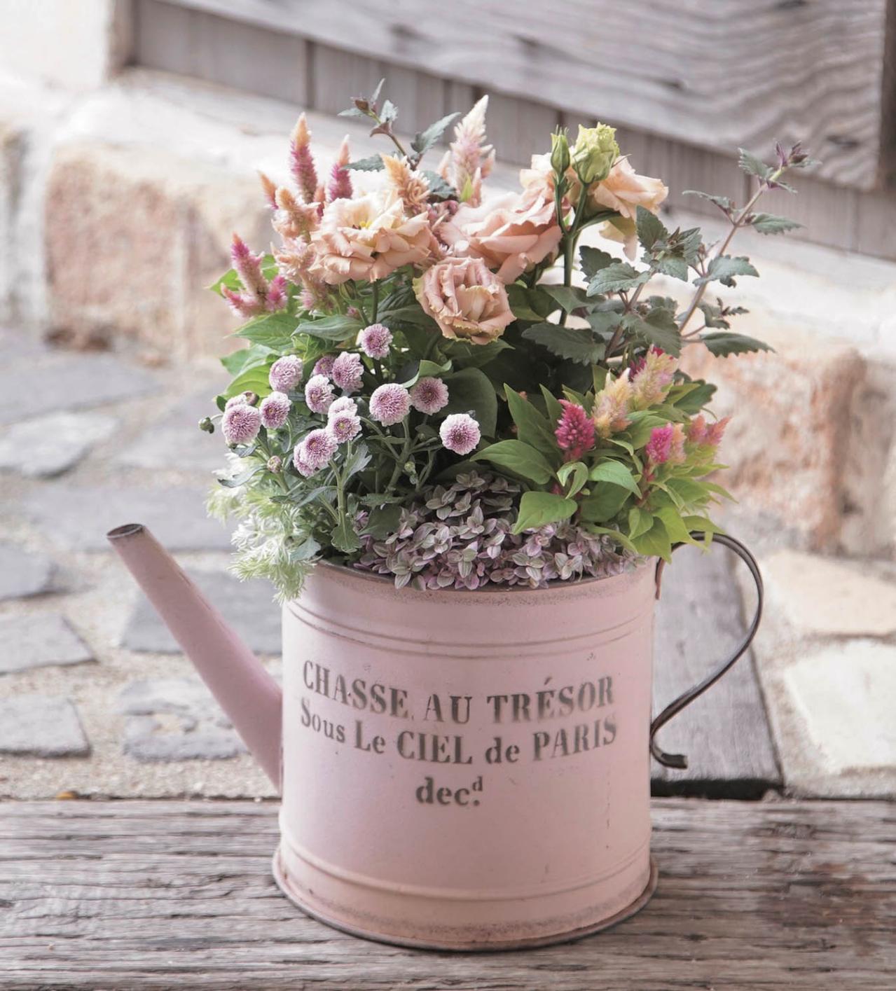 みんなの大好きカラー【ピンクの花の秋の寄せ植え】同系色の鉢を使って