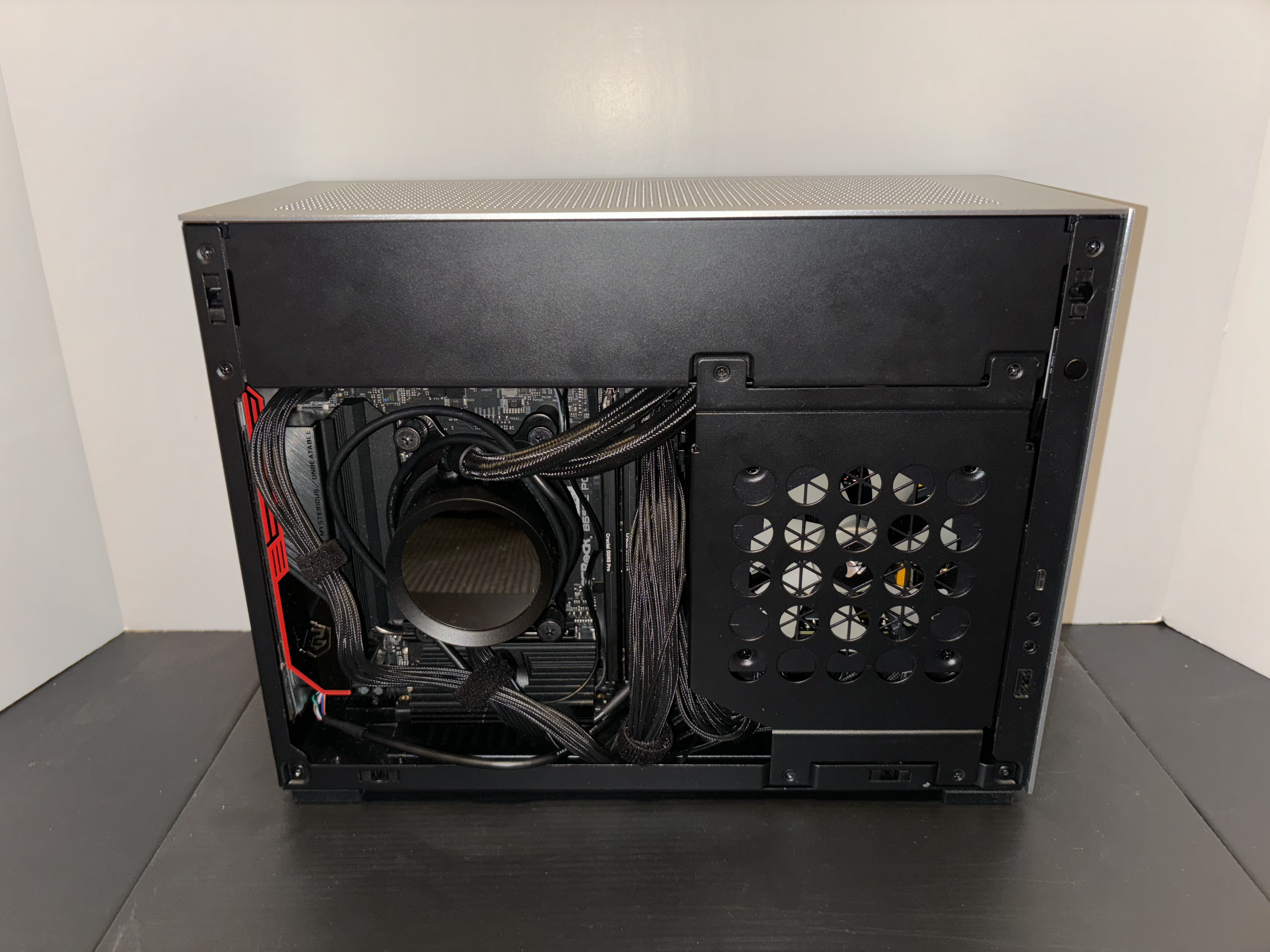 エラーだらけ】PC 自作初心者が Mini-ITX の Linux PC を組み立てる