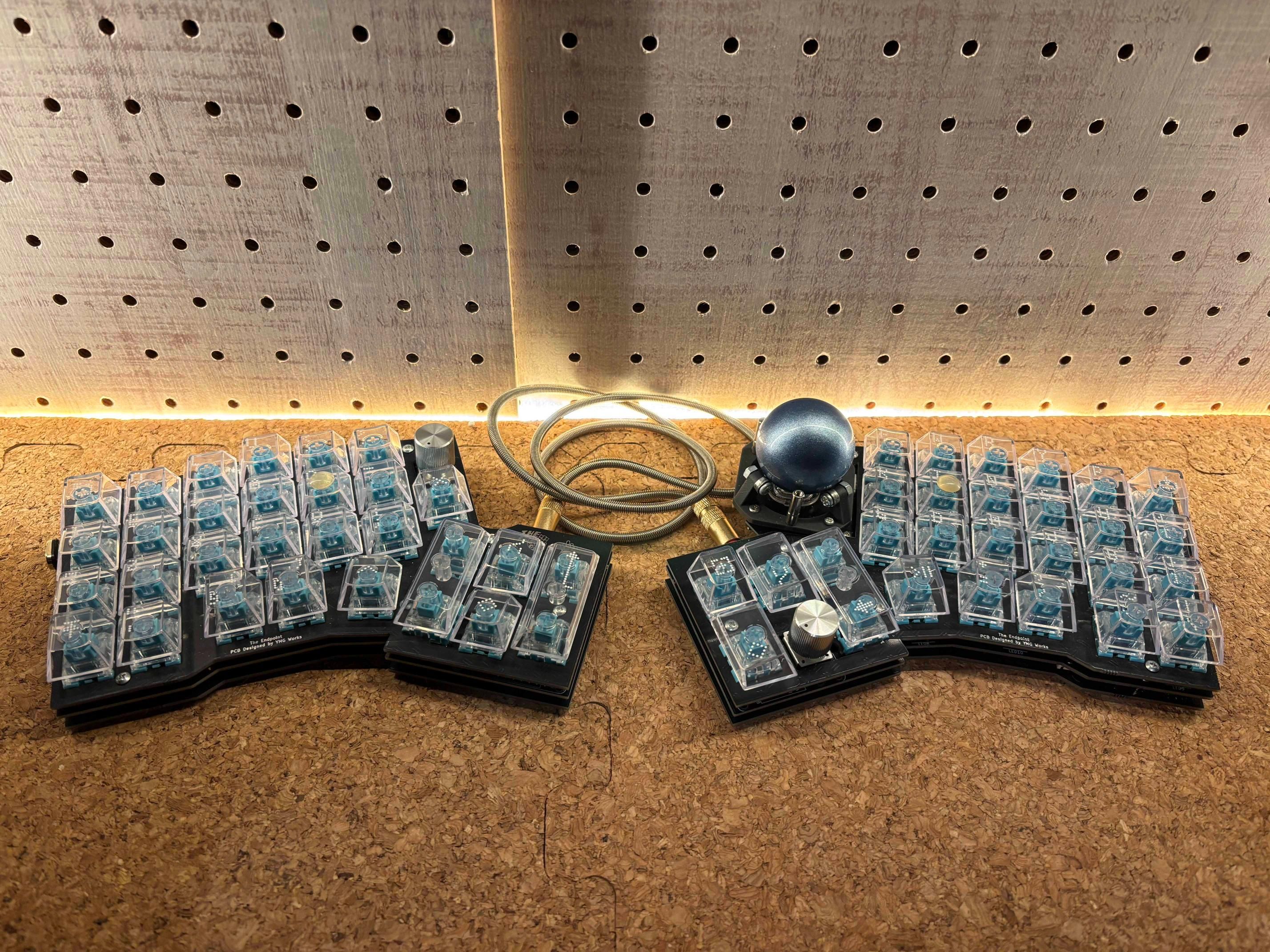 キーボード自作初心者が左右分割型キーボード「The Endpoint」をビルドする