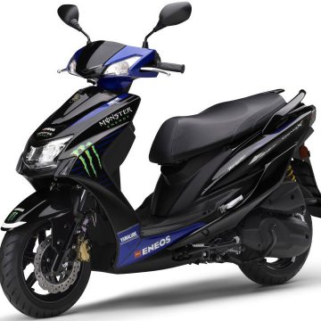 ロッシ気分の原付二種スクーター モンスターエナジーヤマハカラーの